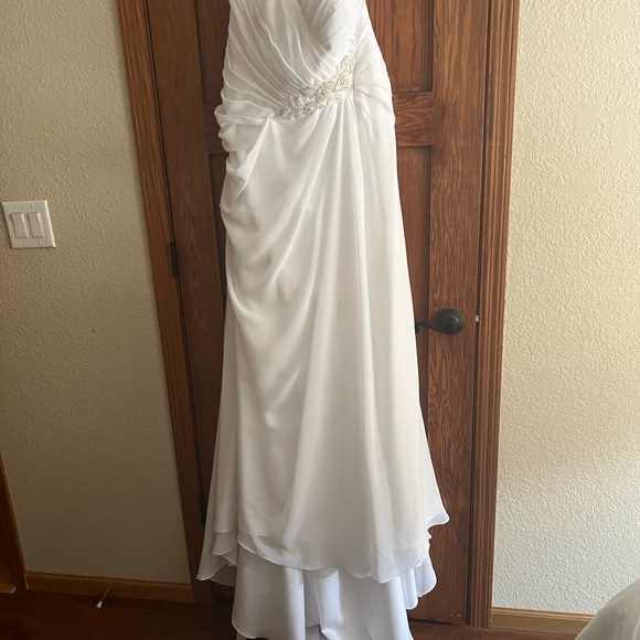 New wedding dress - Picture 10 of 12